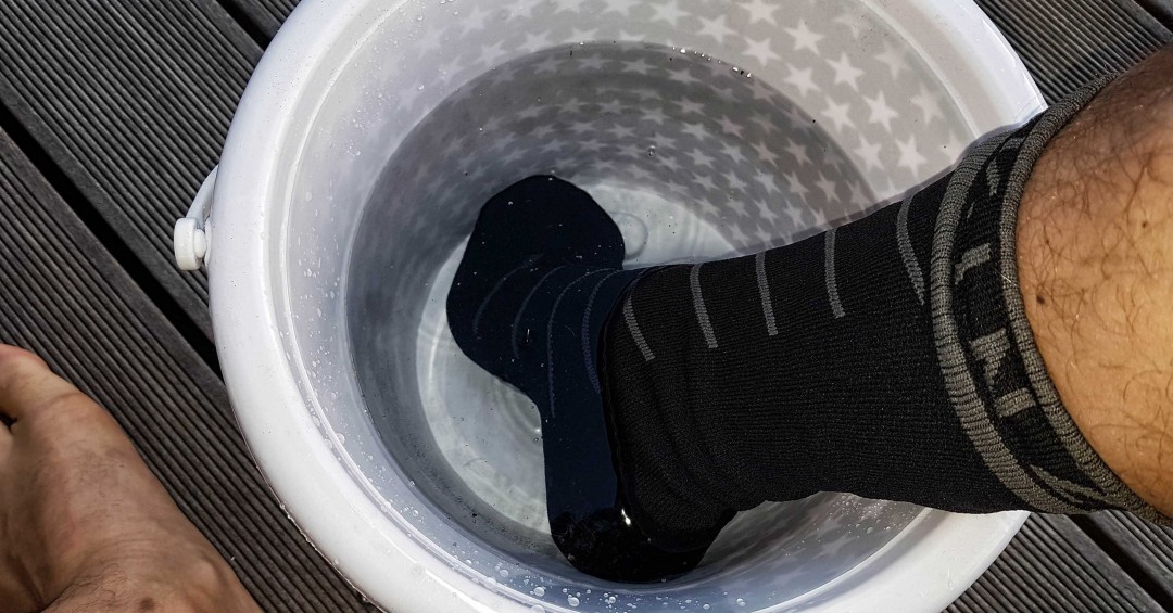 Wasserdichte Barfußschuhe durch Socken